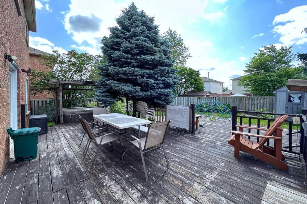 Neighborhood Friendly House In Barrie! Villa Exterior photo